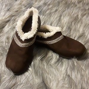 Airwalk fur mule moccasins